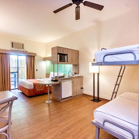 Microtel By Wyndham Boracay Balabag  Ngoại thất bức ảnh