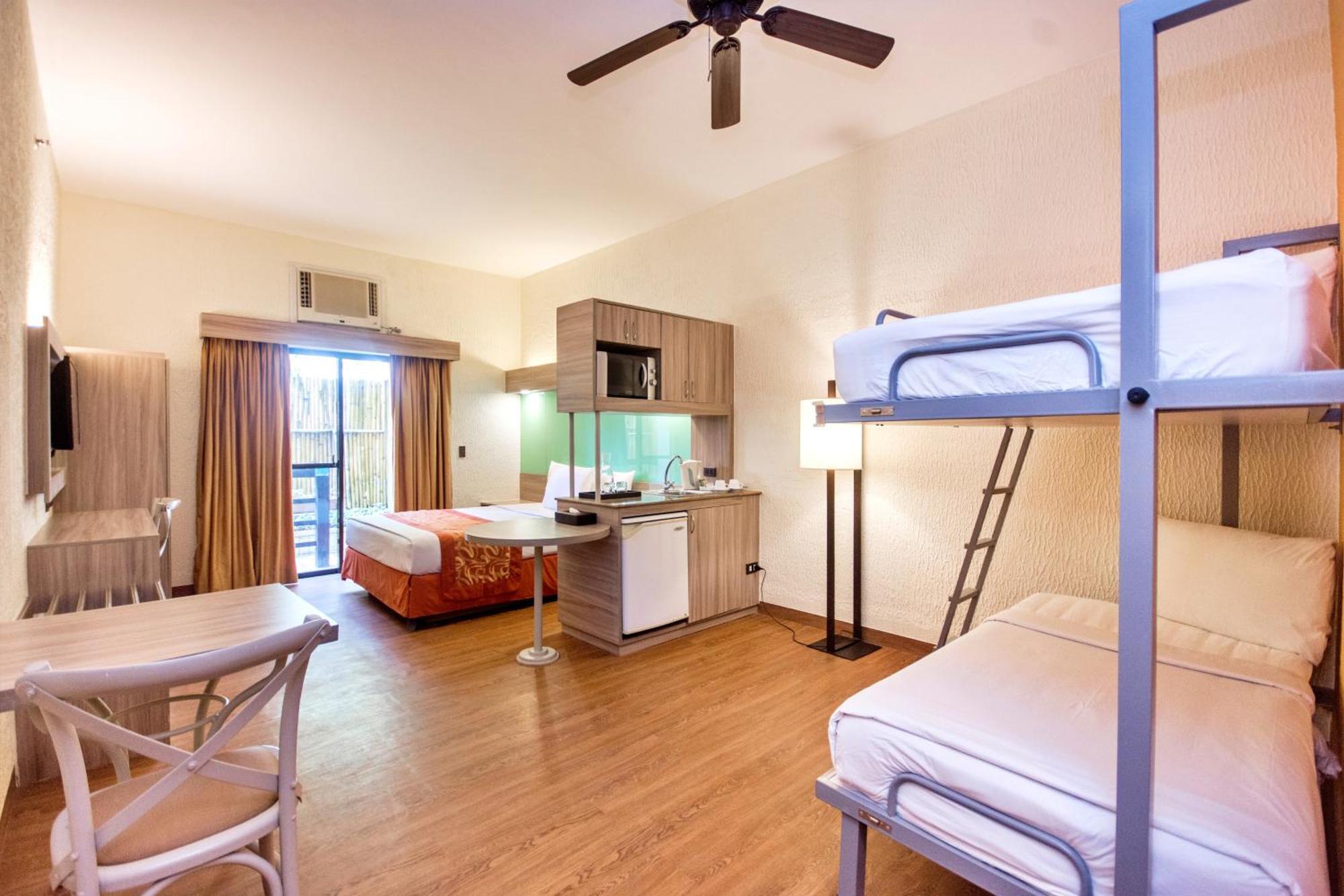 Microtel By Wyndham Boracay Balabag  Ngoại thất bức ảnh