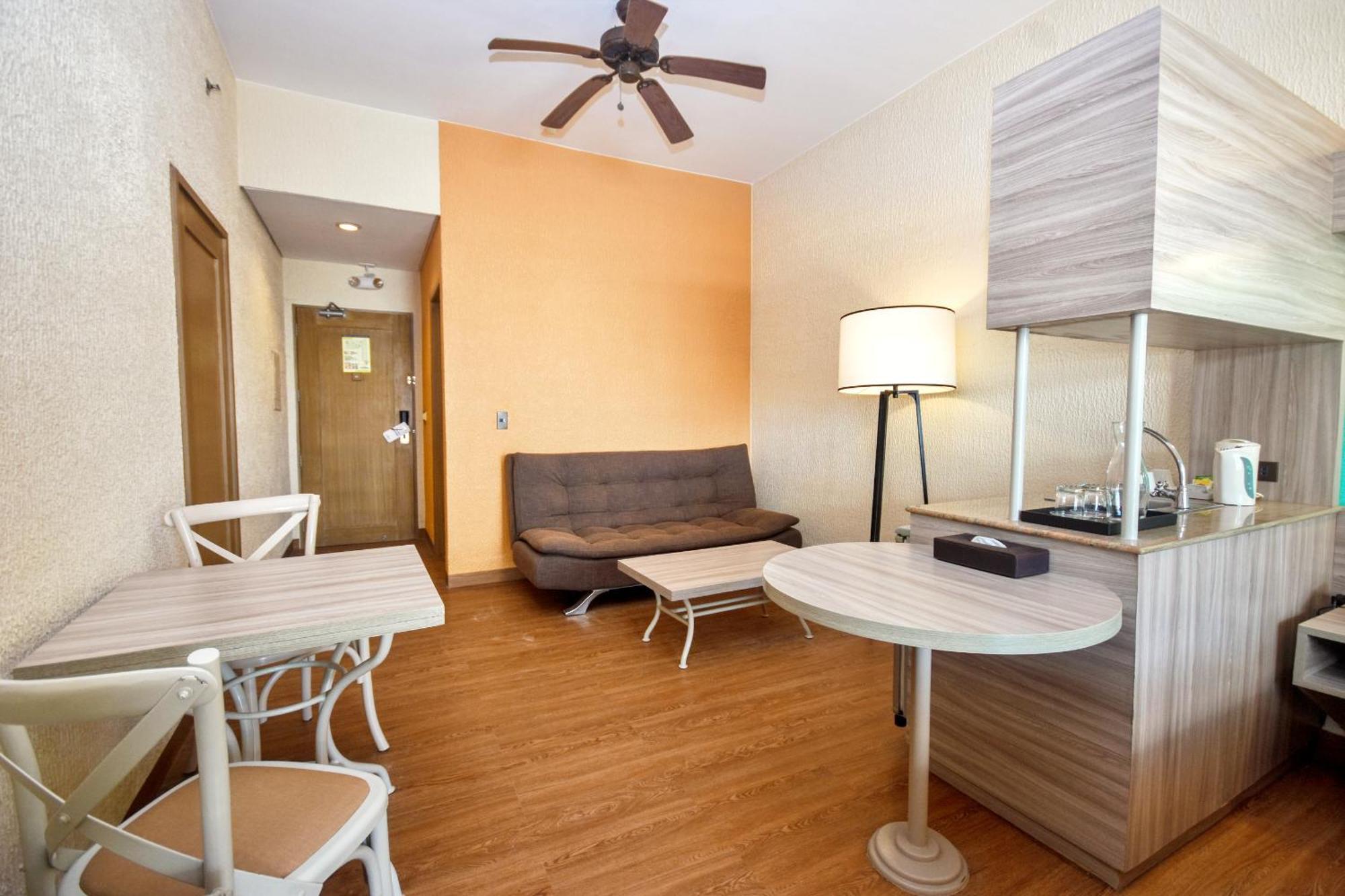 Microtel By Wyndham Boracay Balabag  Ngoại thất bức ảnh