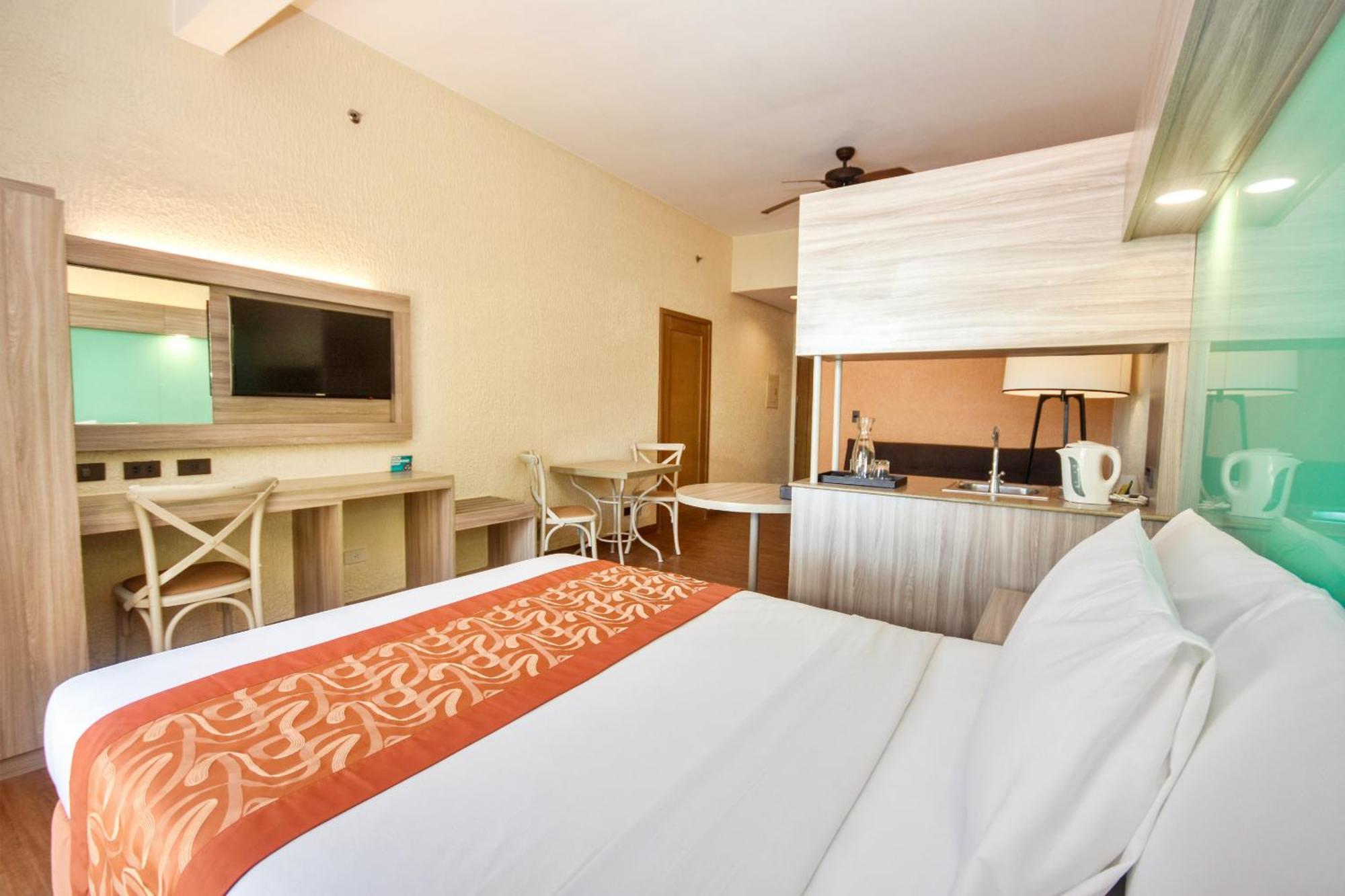 Microtel By Wyndham Boracay Balabag  Ngoại thất bức ảnh