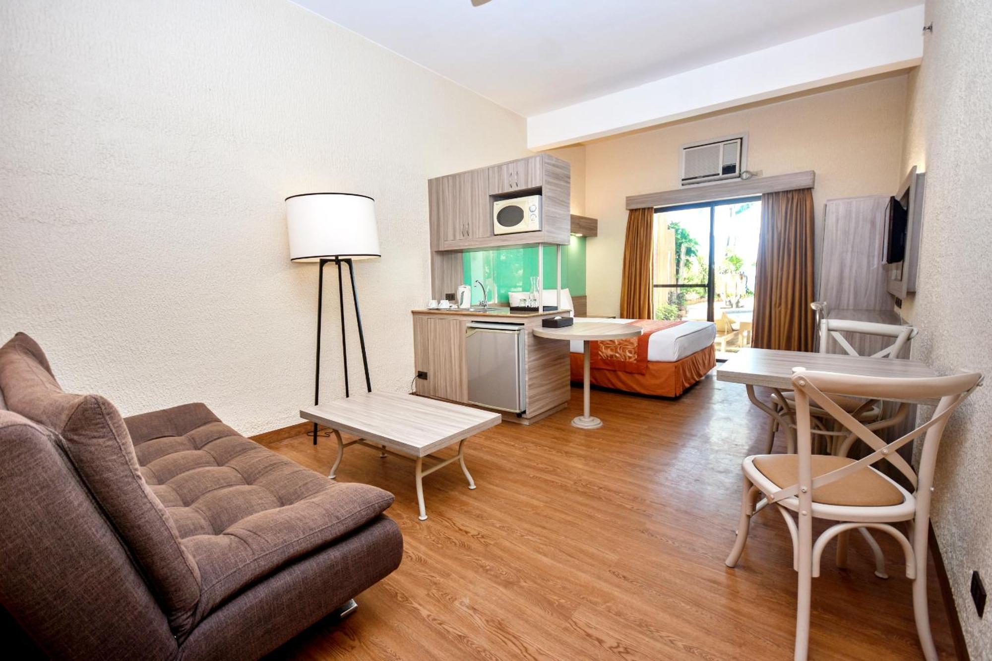 Microtel By Wyndham Boracay Balabag  Ngoại thất bức ảnh