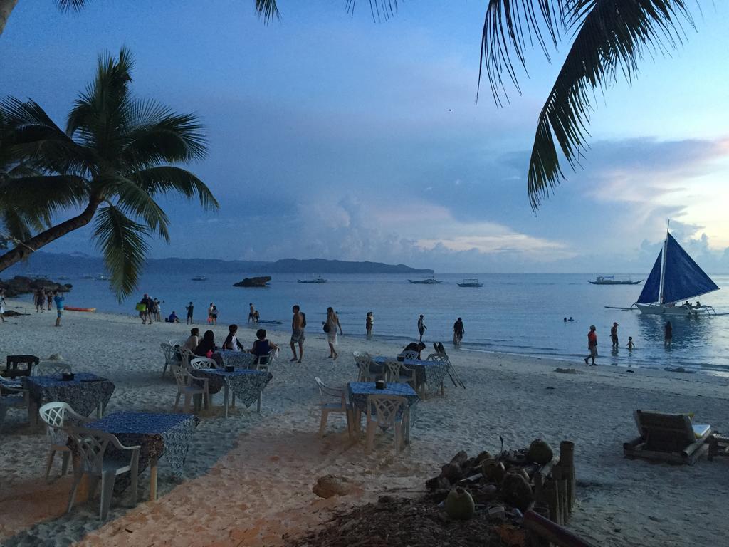Microtel By Wyndham Boracay Balabag  Ngoại thất bức ảnh